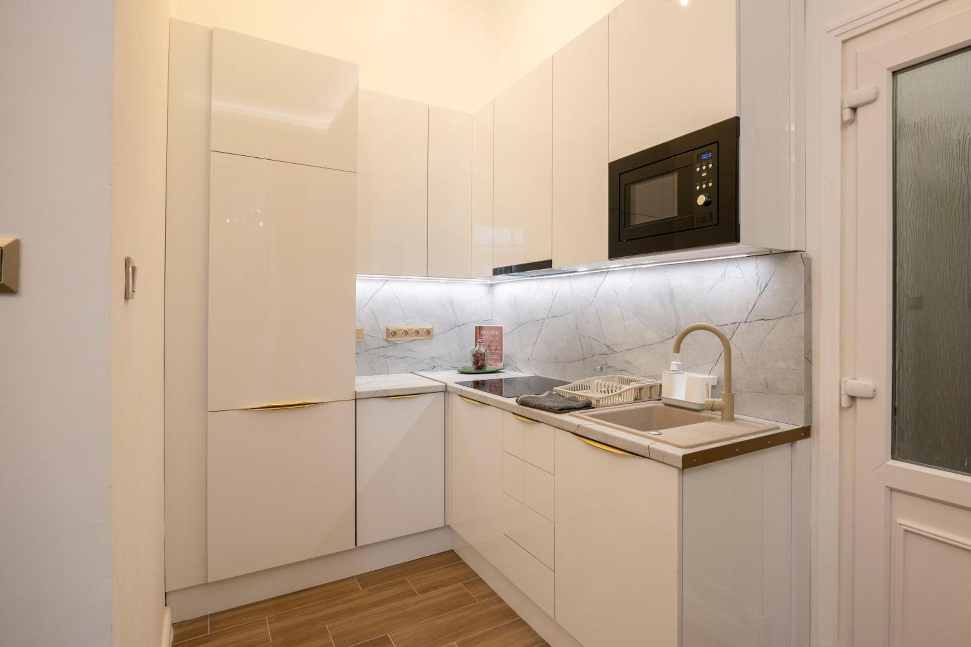 Exclusive Downtown Quentin Residence By Prestige Homes 布达佩斯 外观 照片