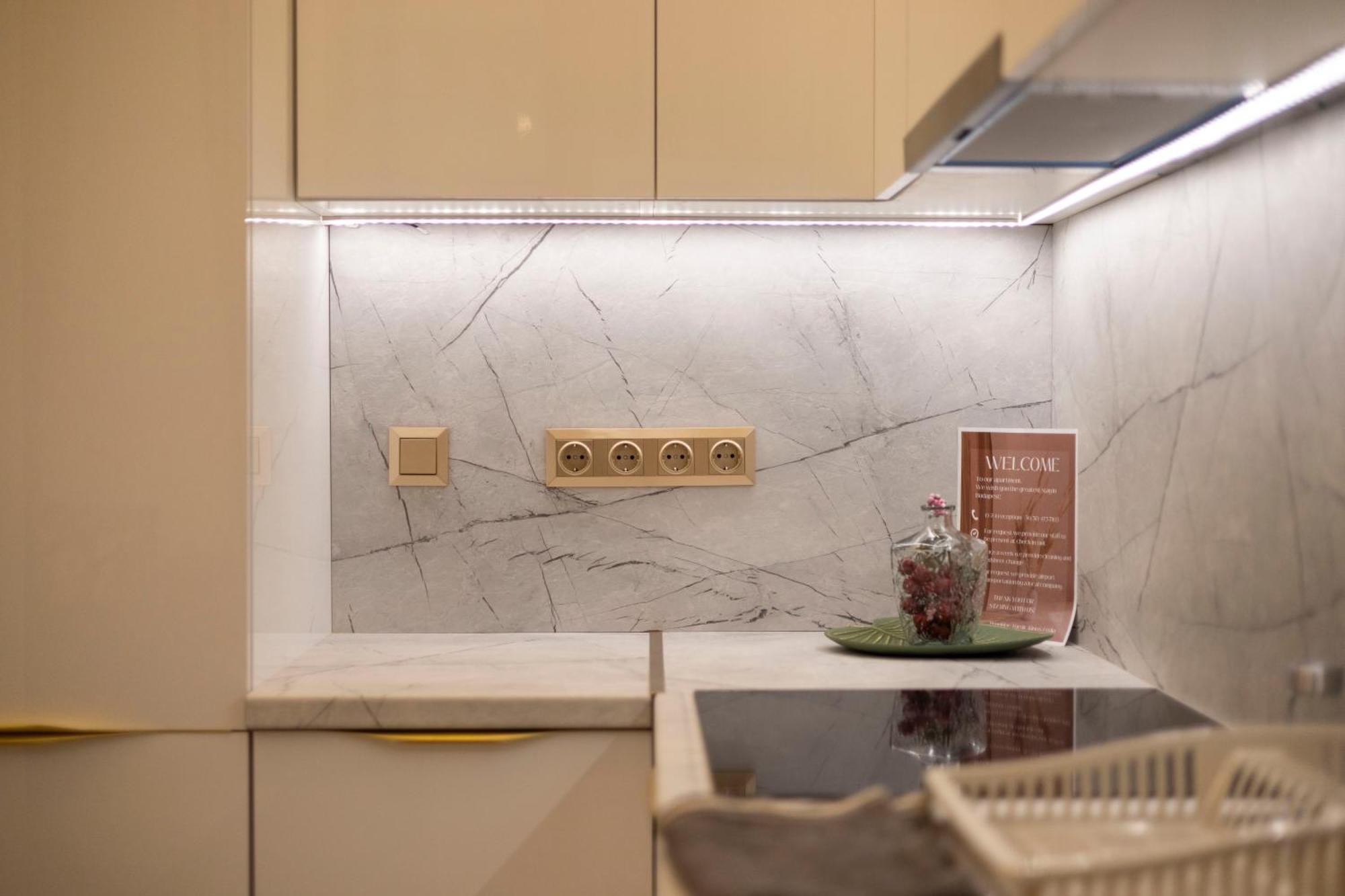 Exclusive Downtown Quentin Residence By Prestige Homes 布达佩斯 外观 照片